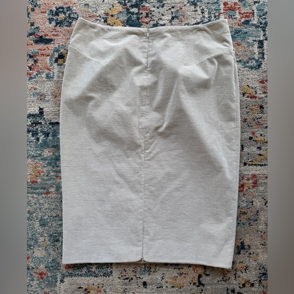 Max Mara Cotton Blend Pencil Skirt
Size 12 - Picture 2 of 7